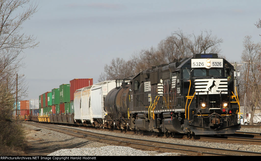 NS 5326 heads PP05 + 1500' of stack cars for train 214